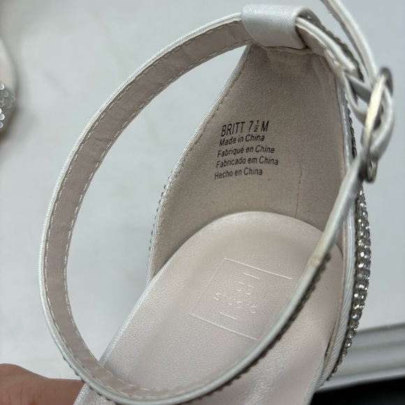 NWT DB Studio David’s Bridal Crystal Block Heel Sandals Size 7.5 Wedding Bridal - Picture 8 of 10